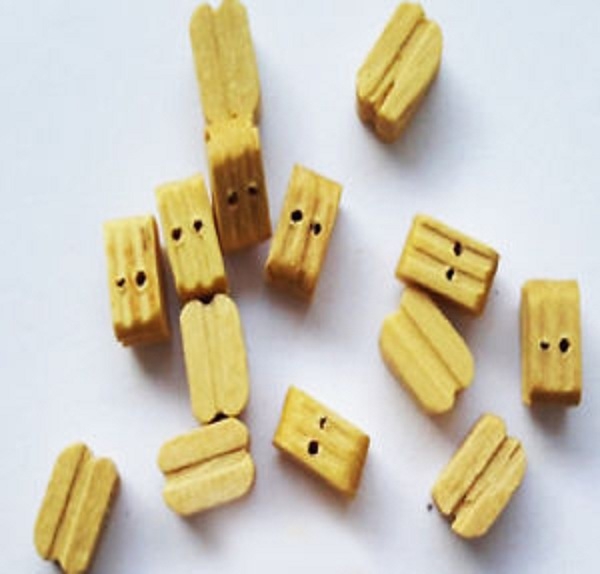 Faden & Nadel 100 Bottoni In Legno Fatti A Mano, Rotondi Con Cuore, 20 Mm, 2 Fori, Per Cucito E Fai Da Te - 4